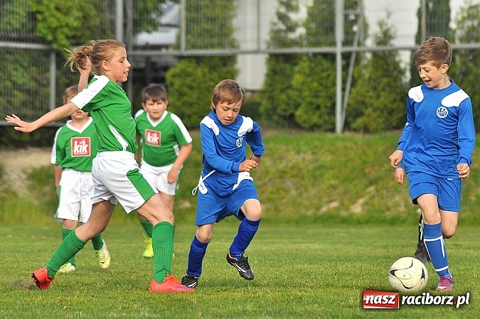 Zdjęcie w galerii na portalu naszraciborz.pl: Zacięty mecz w Markowicach. Gospodarze pokonali Górki Śląskie wiadomości z regionu