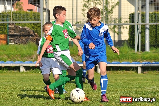 Zdjęcie w galerii na portalu naszraciborz.pl: Zacięty mecz w Markowicach. Gospodarze pokonali Górki Śląskie wiadomości z regionu