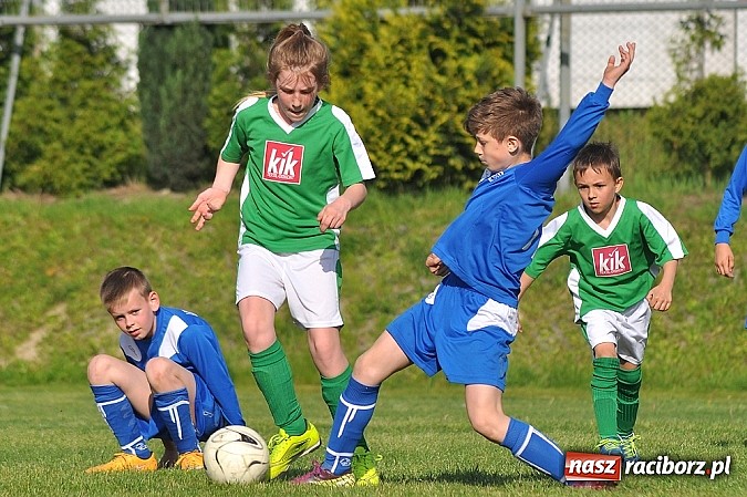 Zdjęcie w galerii na portalu naszraciborz.pl: Zacięty mecz w Markowicach. Gospodarze pokonali Górki Śląskie wiadomości z regionu