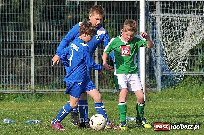 Zdjęcie w galerii na portalu naszraciborz.pl: Zacięty mecz w Markowicach. Gospodarze pokonali Górki Śląskie wiadomości z regionu