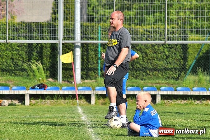 Zdjęcie w galerii na portalu naszraciborz.pl: Zacięty mecz w Markowicach. Gospodarze pokonali Górki Śląskie wiadomości z regionu