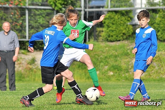 Zdjęcie w galerii na portalu naszraciborz.pl: Zacięty mecz w Markowicach. Gospodarze pokonali Górki Śląskie wiadomości z regionu
