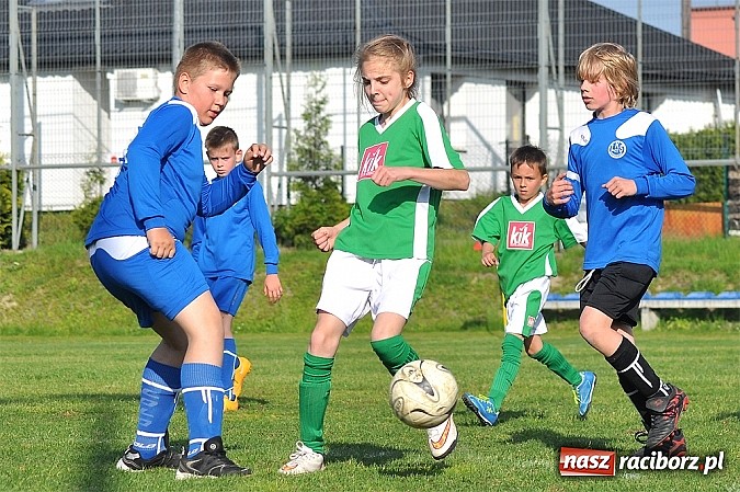 Zdjęcie w galerii na portalu naszraciborz.pl: Zacięty mecz w Markowicach. Gospodarze pokonali Górki Śląskie wiadomości z regionu
