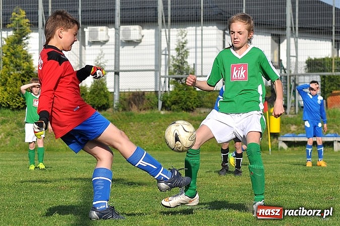 Zdjęcie w galerii na portalu naszraciborz.pl: Zacięty mecz w Markowicach. Gospodarze pokonali Górki Śląskie wiadomości z regionu