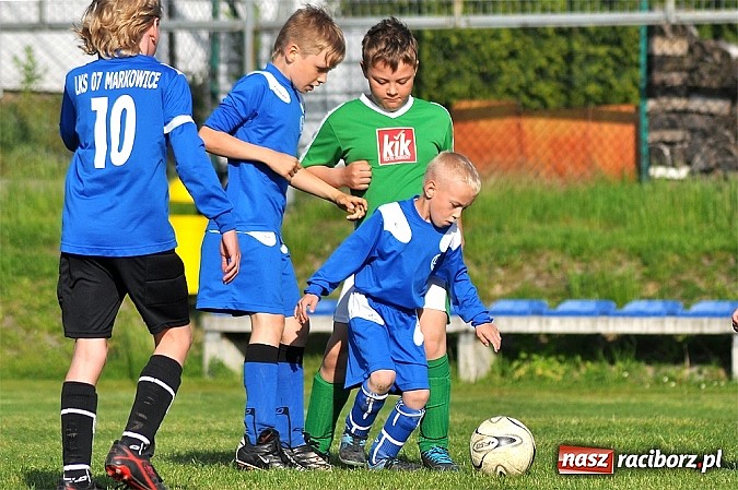 Zdjęcie w galerii na portalu naszraciborz.pl: Zacięty mecz w Markowicach. Gospodarze pokonali Górki Śląskie wiadomości z regionu