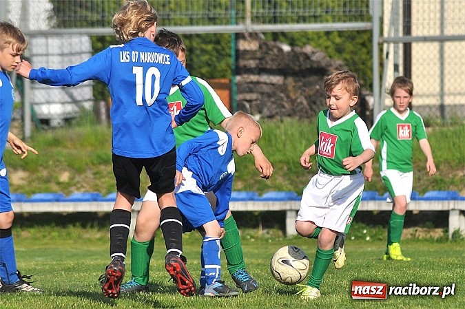 Zdjęcie w galerii na portalu naszraciborz.pl: Zacięty mecz w Markowicach. Gospodarze pokonali Górki Śląskie wiadomości z regionu