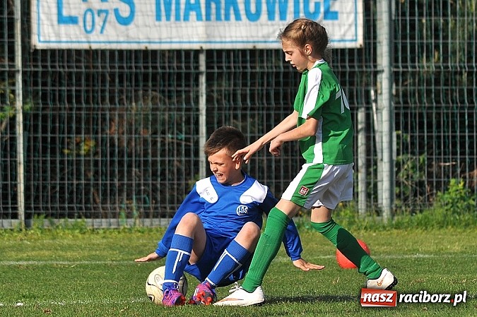 Zdjęcie w galerii na portalu naszraciborz.pl: Zacięty mecz w Markowicach. Gospodarze pokonali Górki Śląskie wiadomości z regionu