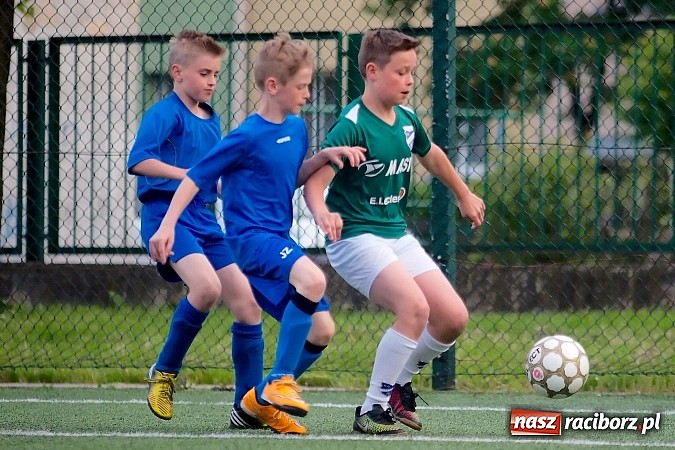 Zdjęcie w galerii na portalu naszraciborz.pl: Strzelanina przy Kasprowicza. Pietrowicki Start na kolanach wiadomości z regionu