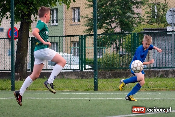 Zdjęcie w galerii na portalu naszraciborz.pl: Strzelanina przy Kasprowicza. Pietrowicki Start na kolanach wiadomości z regionu