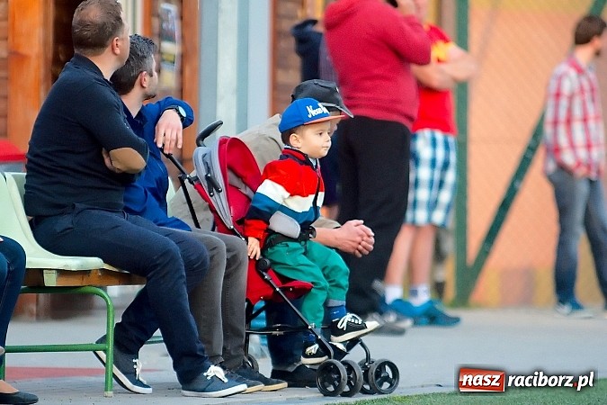 Zdjęcie w galerii na portalu naszraciborz.pl: Strzelanina przy Kasprowicza. Pietrowicki Start na kolanach wiadomości z regionu