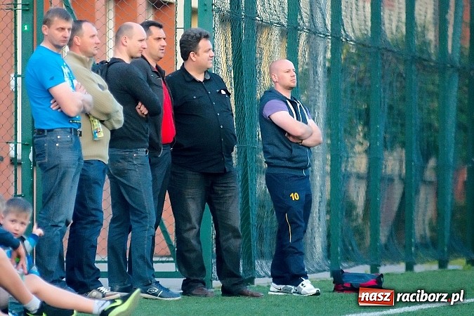 Zdjęcie w galerii na portalu naszraciborz.pl: Strzelanina przy Kasprowicza. Pietrowicki Start na kolanach wiadomości z regionu