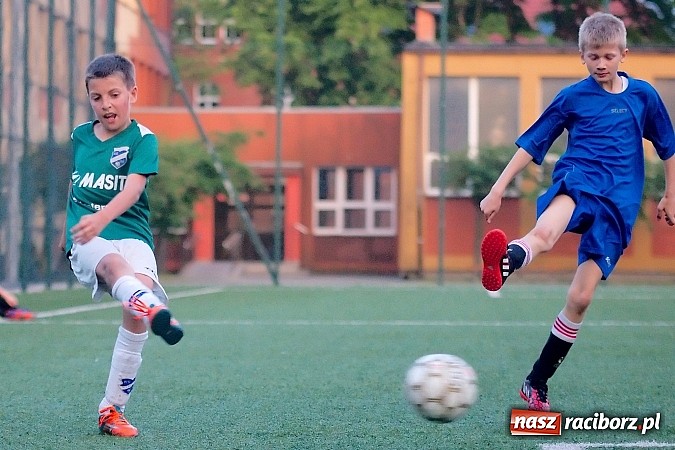 Zdjęcie w galerii na portalu naszraciborz.pl: Strzelanina przy Kasprowicza. Pietrowicki Start na kolanach wiadomości z regionu