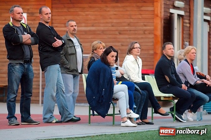 Zdjęcie w galerii na portalu naszraciborz.pl: Strzelanina przy Kasprowicza. Pietrowicki Start na kolanach wiadomości z regionu