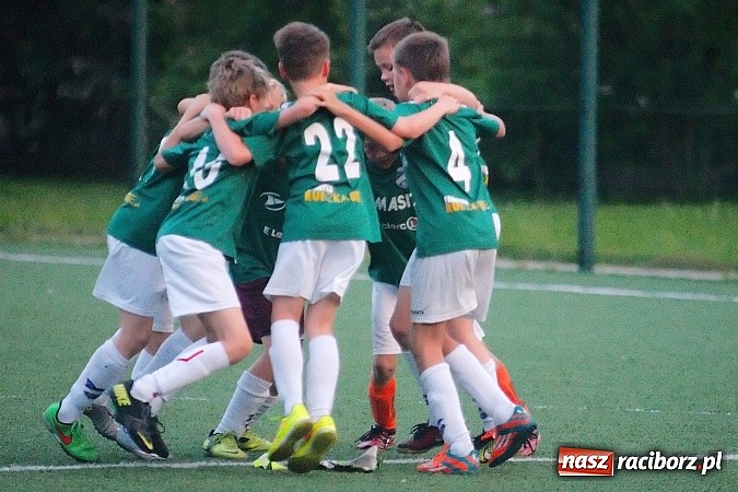 Zdjęcie w galerii na portalu naszraciborz.pl: Strzelanina przy Kasprowicza. Pietrowicki Start na kolanach wiadomości z regionu