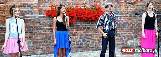 Zdjęcie w galerii na portalu naszraciborz.pl: Dominika Sozańska i Natalia Tul po raz kolejny urzekły jury wiadomości z regionu