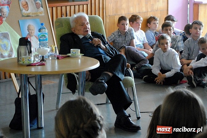 Zdjęcie w galerii na portalu naszraciborz.pl: Eugeniusz i… Lolek. Przyjaciel Karola Wojtyły gości dzisiaj w Kietrzu   wiadomości z regionu