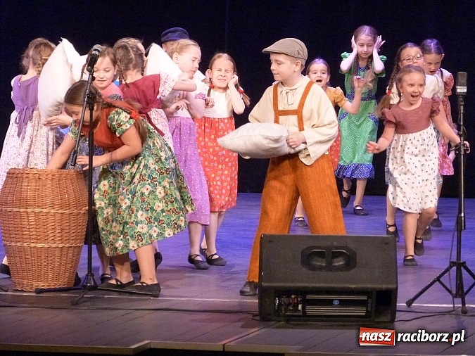 Zdjęcie w galerii na portalu naszraciborz.pl: Mali Raciborzanie wystąpią w siedzibie Zespołu Śląsk  wiadomości z regionu