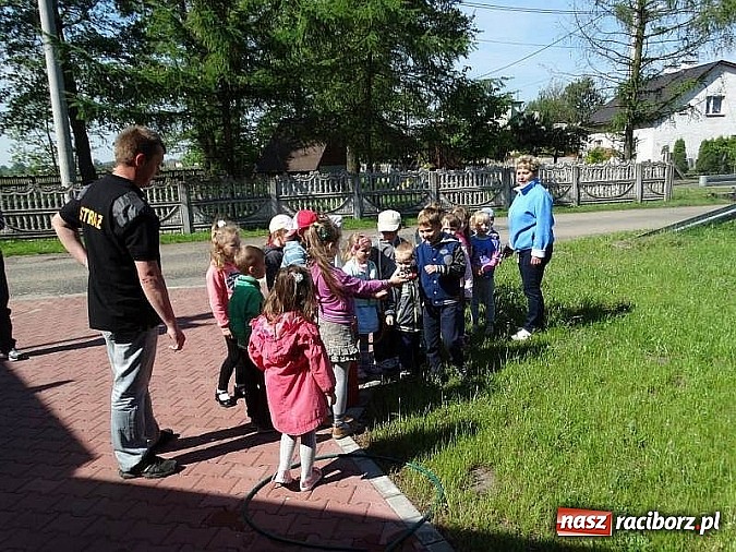 Zdjęcie w galerii na portalu naszraciborz.pl: Przedszkolaki z Budzisk w OSP  wiadomości z regionu