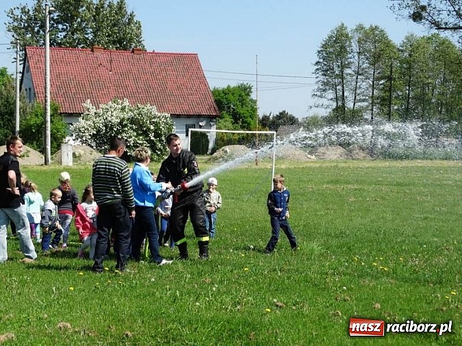 Zdjęcie w galerii na portalu naszraciborz.pl: Przedszkolaki z Budzisk w OSP  wiadomości z regionu