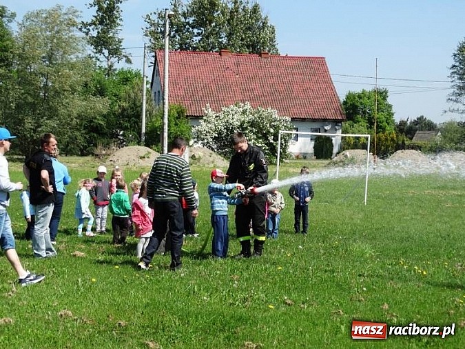 Zdjęcie w galerii na portalu naszraciborz.pl: Przedszkolaki z Budzisk w OSP  wiadomości z regionu