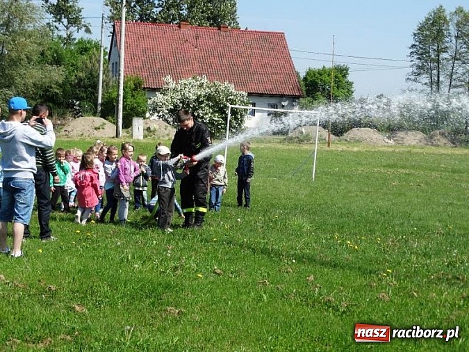 Zdjęcie w galerii na portalu naszraciborz.pl: Przedszkolaki z Budzisk w OSP  wiadomości z regionu