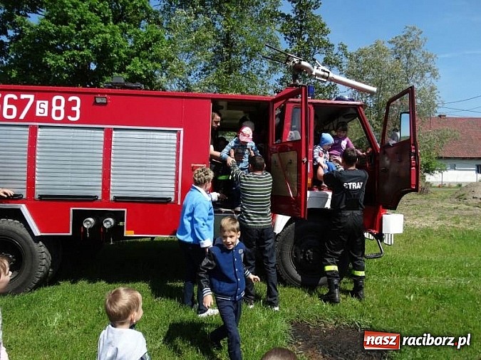 Zdjęcie w galerii na portalu naszraciborz.pl: Przedszkolaki z Budzisk w OSP  wiadomości z regionu