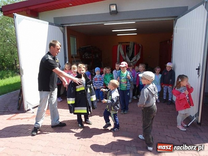 Zdjęcie w galerii na portalu naszraciborz.pl: Przedszkolaki z Budzisk w OSP  wiadomości z regionu
