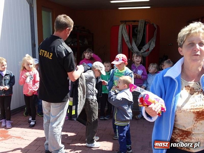 Zdjęcie w galerii na portalu naszraciborz.pl: Przedszkolaki z Budzisk w OSP  wiadomości z regionu