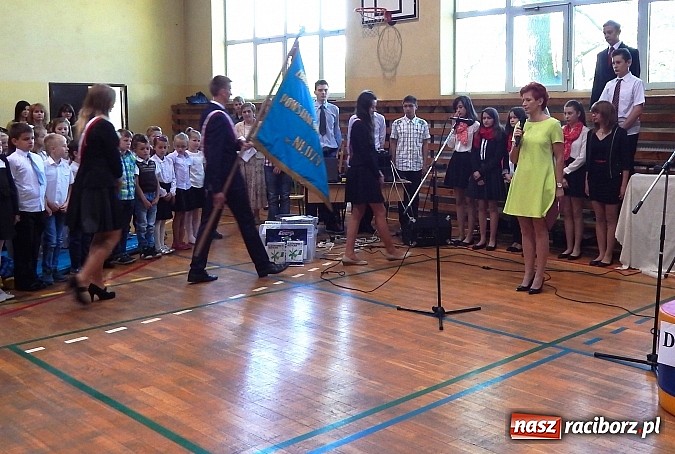 Zdjęcie w galerii na portalu naszraciborz.pl: Wolnoć Tomku? Święto szkoły w Nędzy z pompą wiadomości z regionu