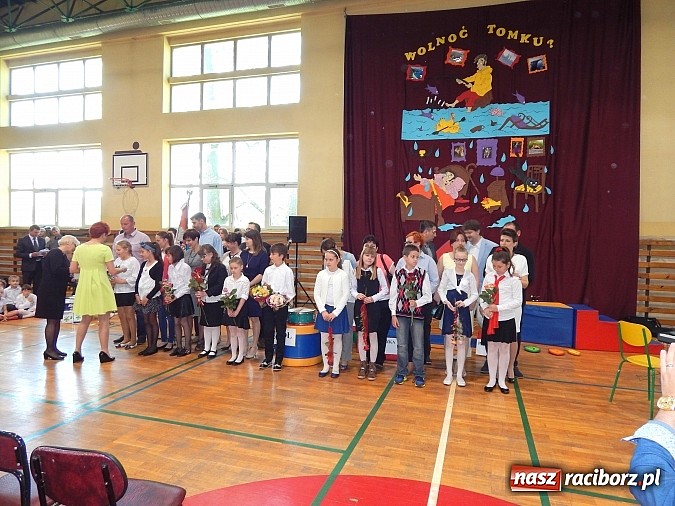 Zdjęcie w galerii na portalu naszraciborz.pl: Wolnoć Tomku? Święto szkoły w Nędzy z pompą wiadomości z regionu