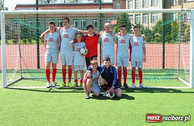 Zdjęcie w galerii na portalu naszraciborz.pl: Wolnoć Tomku? Święto szkoły w Nędzy z pompą wiadomości z regionu