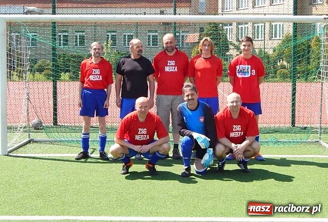Zdjęcie w galerii na portalu naszraciborz.pl: Wolnoć Tomku? Święto szkoły w Nędzy z pompą wiadomości z regionu