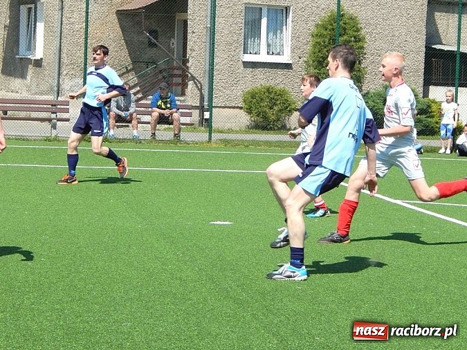 Zdjęcie w galerii na portalu naszraciborz.pl: Wolnoć Tomku? Święto szkoły w Nędzy z pompą wiadomości z regionu