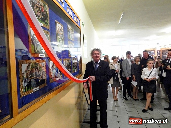 Zdjęcie w galerii na portalu naszraciborz.pl: Wolnoć Tomku? Święto szkoły w Nędzy z pompą wiadomości z regionu