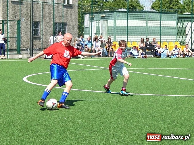 Zdjęcie w galerii na portalu naszraciborz.pl: Wolnoć Tomku? Święto szkoły w Nędzy z pompą wiadomości z regionu