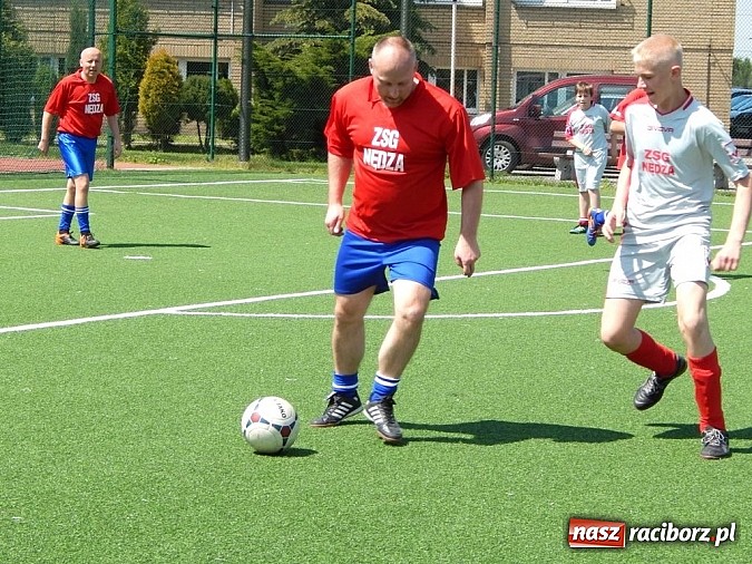 Zdjęcie w galerii na portalu naszraciborz.pl: Wolnoć Tomku? Święto szkoły w Nędzy z pompą wiadomości z regionu