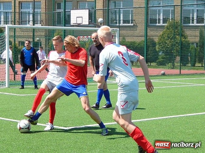 Zdjęcie w galerii na portalu naszraciborz.pl: Wolnoć Tomku? Święto szkoły w Nędzy z pompą wiadomości z regionu
