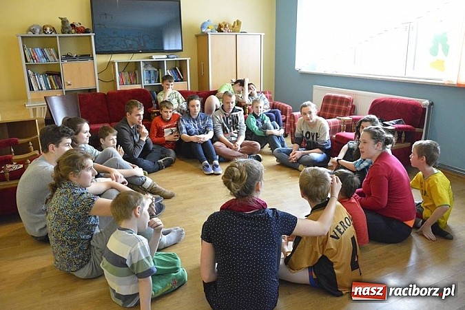 Zdjęcie w galerii na portalu naszraciborz.pl: Survival w teorii i praktyce, czyli projekt Forest Jump w Pietrowicach Wielkich wiadomości z regionu