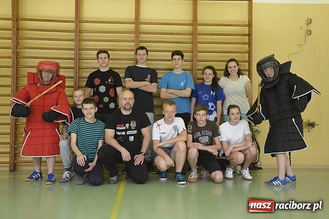 Zdjęcie w galerii na portalu naszraciborz.pl: Survival w teorii i praktyce, czyli projekt Forest Jump w Pietrowicach Wielkich wiadomości z regionu