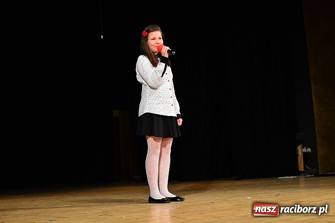 Zdjęcie w galerii na portalu naszraciborz.pl: Koncert laureatów VIII Powiatowego Festiwalu Twórczości Artystycznej  wiadomości z regionu