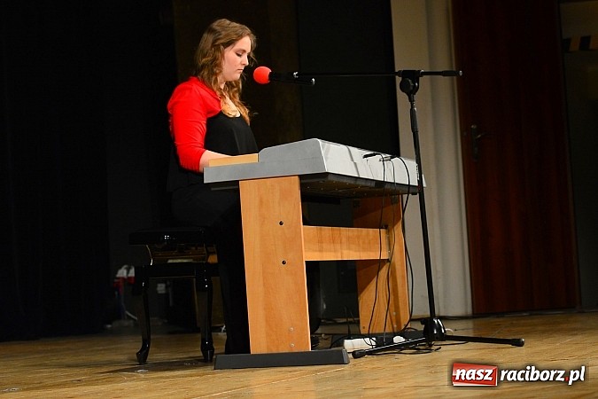 Zdjęcie w galerii na portalu naszraciborz.pl: Koncert laureatów VIII Powiatowego Festiwalu Twórczości Artystycznej  wiadomości z regionu