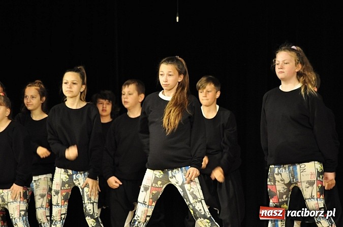 Zdjęcie w galerii na portalu naszraciborz.pl: Koncert laureatów VIII Powiatowego Festiwalu Twórczości Artystycznej  wiadomości z regionu