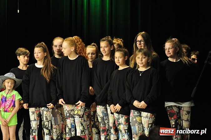 Zdjęcie w galerii na portalu naszraciborz.pl: Koncert laureatów VIII Powiatowego Festiwalu Twórczości Artystycznej  wiadomości z regionu