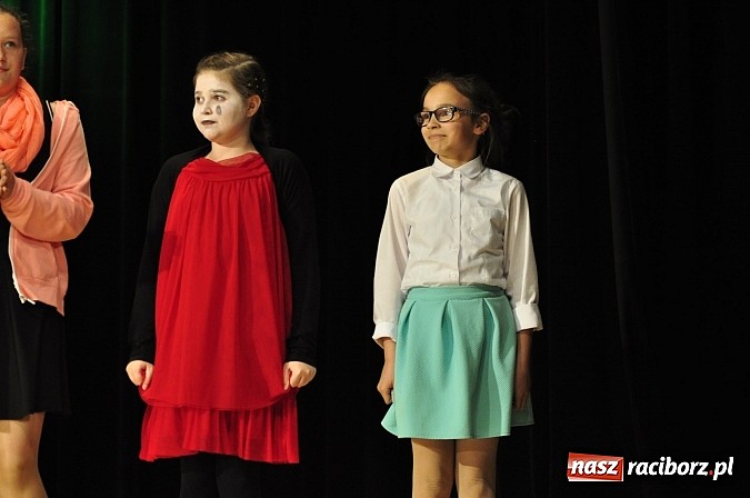 Zdjęcie w galerii na portalu naszraciborz.pl: Koncert laureatów VIII Powiatowego Festiwalu Twórczości Artystycznej  wiadomości z regionu