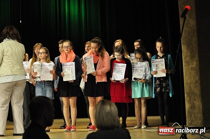 Zdjęcie w galerii na portalu naszraciborz.pl: Koncert laureatów VIII Powiatowego Festiwalu Twórczości Artystycznej  wiadomości z regionu