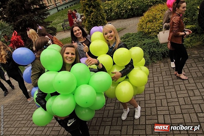 Zdjęcie w galerii na portalu naszraciborz.pl: Juwenalia 2015 - nie było korowodu, był przejazd na zamek wiadomości z regionu