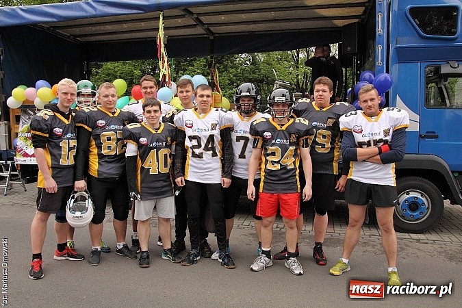 Zdjęcie w galerii na portalu naszraciborz.pl: Juwenalia 2015 - nie było korowodu, był przejazd na zamek wiadomości z regionu