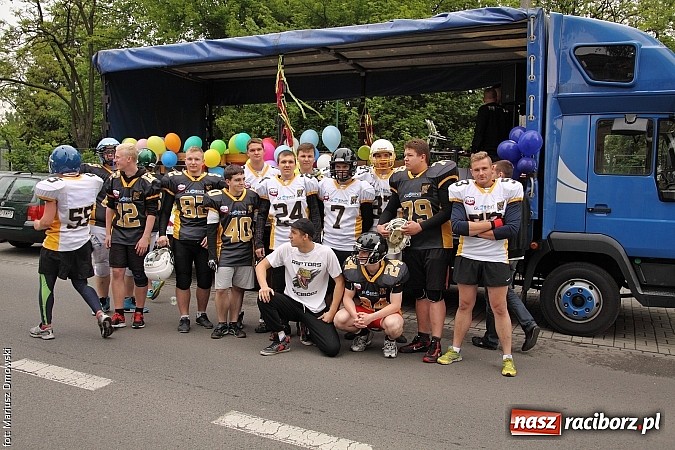 Zdjęcie w galerii na portalu naszraciborz.pl: Juwenalia 2015 - nie było korowodu, był przejazd na zamek wiadomości z regionu