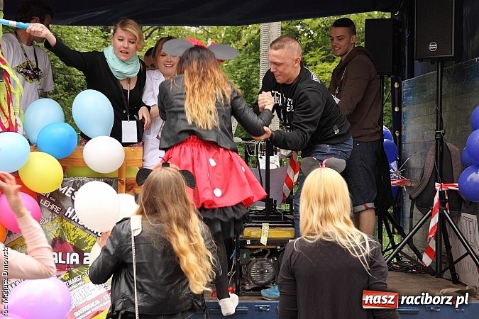 Zdjęcie w galerii na portalu naszraciborz.pl: Juwenalia 2015 - nie było korowodu, był przejazd na zamek wiadomości z regionu