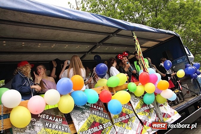 Zdjęcie w galerii na portalu naszraciborz.pl: Juwenalia 2015 - nie było korowodu, był przejazd na zamek wiadomości z regionu